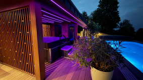 Whirlpool neben der Sauna
